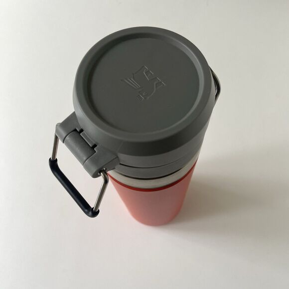 Stanley Quick Flip GO Insulated Stainless Bottle 24 oz 0.7 L - Guava (Orange) - Picture 4 of 8